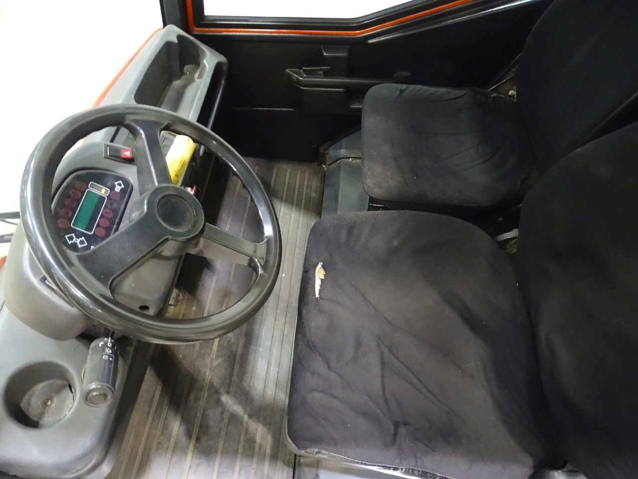 Linde P250 - Elektrický tahač: obrázek 3 Linde P250 - Elektrický tahač: obrázek 3