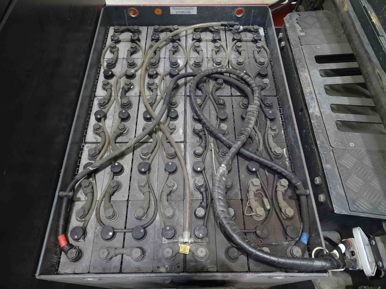 Linde P250 - Elektrický tahač: obrázek 4 Linde P250 - Elektrický tahač: obrázek 4