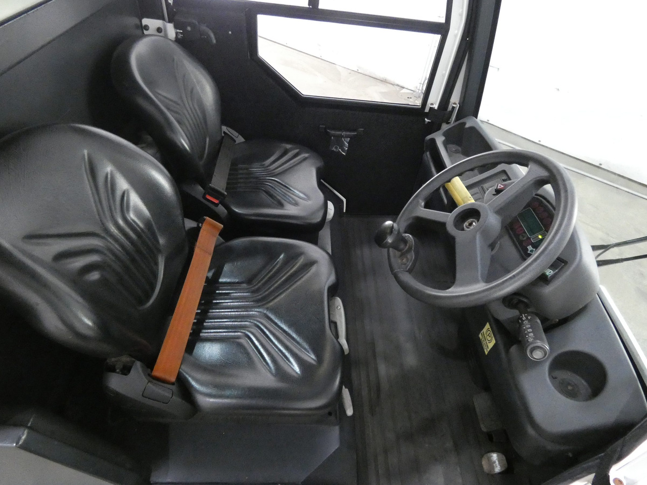 Linde P250 - Elektrický tahač: obrázek 3 Linde P250 - Elektrický tahač: obrázek 3