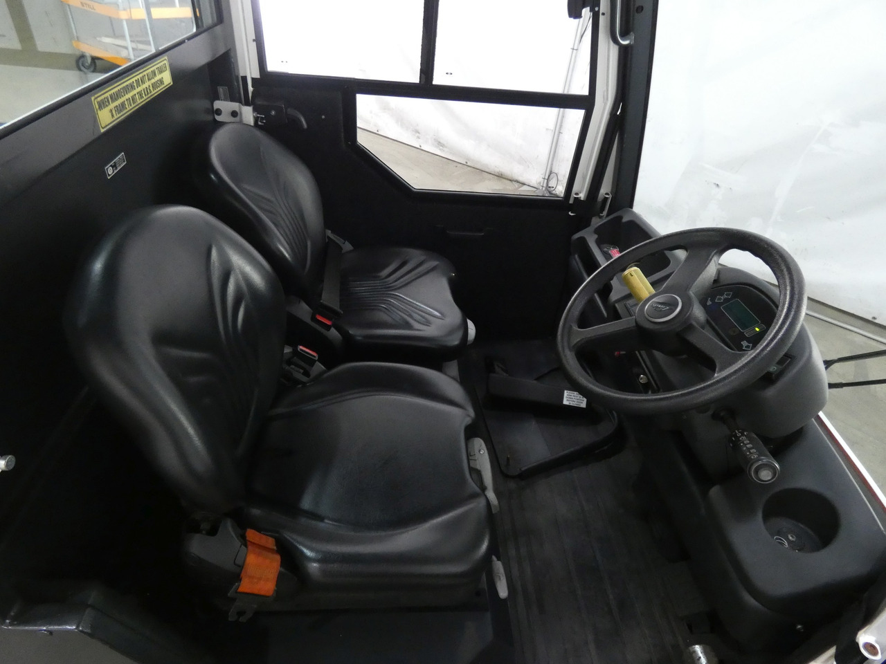 Linde P250 - Elektrický tahač: obrázek 3 Linde P250 - Elektrický tahač: obrázek 3