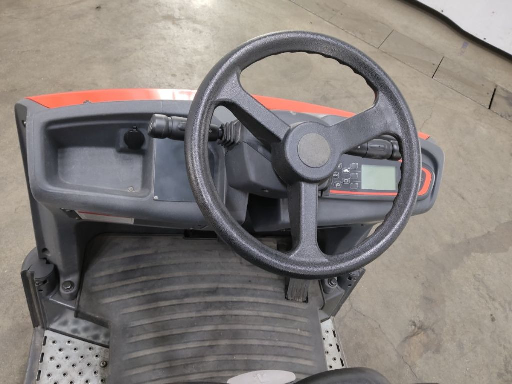 Linde P60 - Elektrický tahač: obrázek 3 Linde P60 - Elektrický tahač: obrázek 3