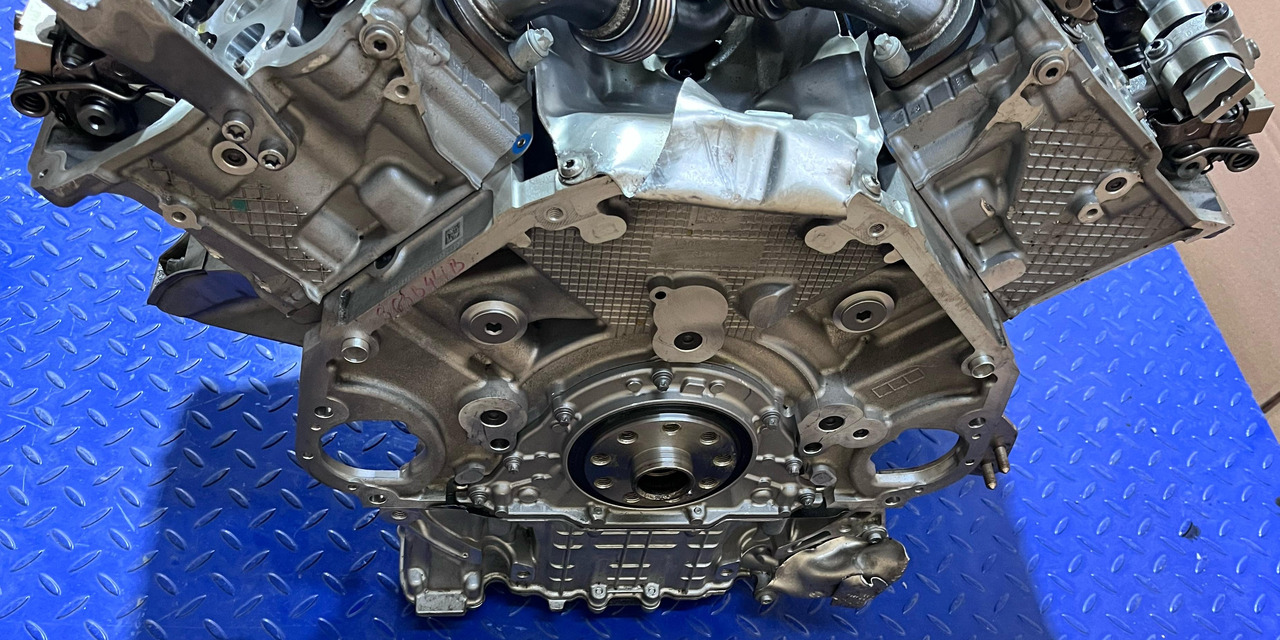 BMW Motor S63B44B Euro 6 - Motor: obrázek 2 BMW Motor S63B44B Euro 6 - Motor: obrázek 2