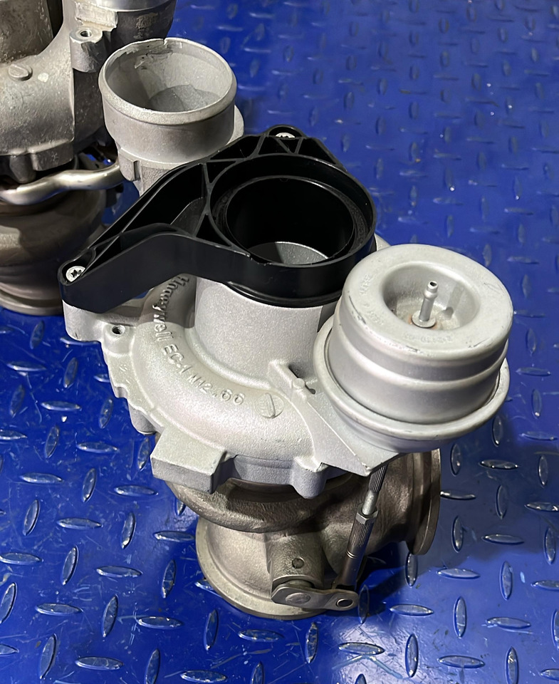 BMW Turbocharger S63N/R 4.4L V8 7849045+7849044 (SET) - Turbodmychadlo: obrázek 4 BMW Turbocharger S63N/R 4.4L V8 7849045+7849044 (SET) - Turbodmychadlo: obrázek 4