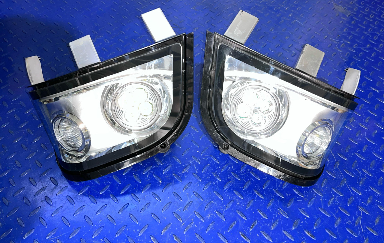 HELLA Headlight Set 1KE996 600-05 / 06 - Světlomet: obrázek 1 HELLA Headlight Set 1KE996 600-05 / 06 - Světlomet: obrázek 1