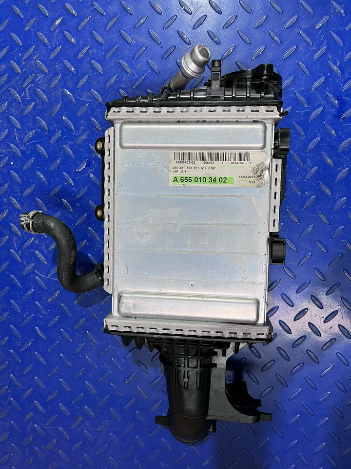 MAHLE Mercedes Benz A6560903900 - Intercooler: obrázek 4 MAHLE Mercedes Benz A6560903900 - Intercooler: obrázek 4