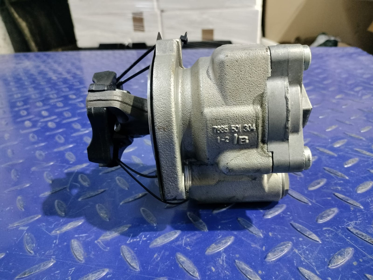 MERCEDES-BENZ - Čerpadlo hydraulického zesilovače pro Nákladní auto: obrázek 1 MERCEDES-BENZ - Čerpadlo hydraulického zesilovače pro Nákladní auto: obrázek 1