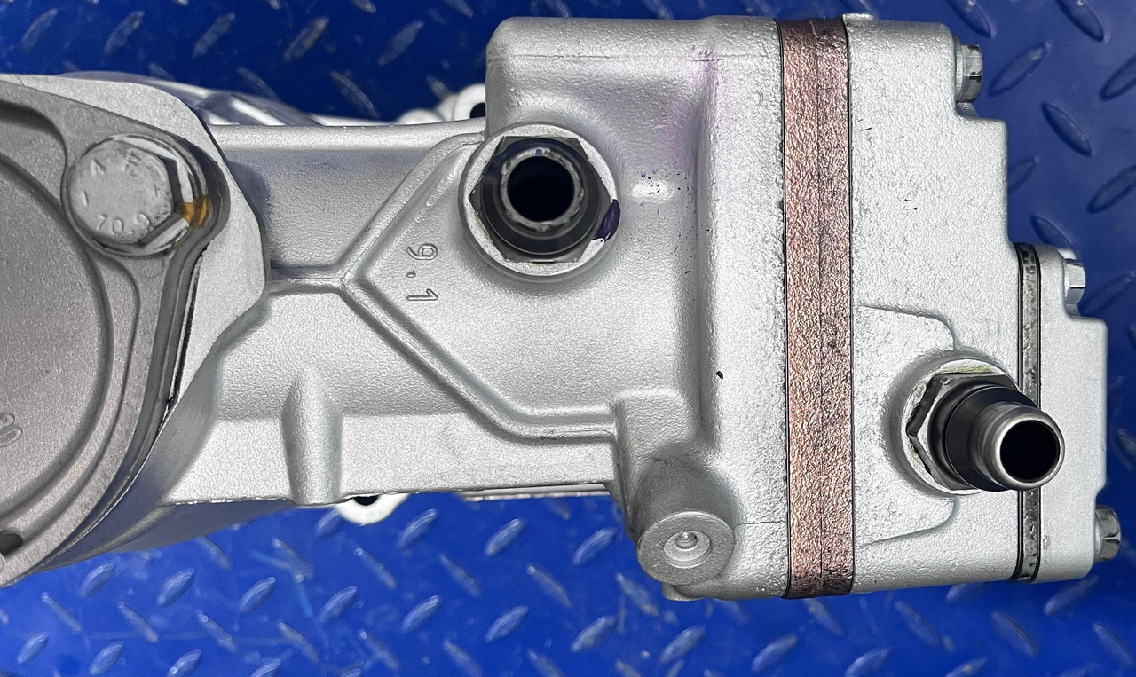 Mercedes Actros MP4 Air Compressor Euro 6 A4701302015 Reconditioned - Kompresor pro Nákladní auto: obrázek 4 Mercedes Actros MP4 Air Compressor Euro 6 A4701302015 Reconditioned - Kompresor pro Nákladní auto: obrázek 4