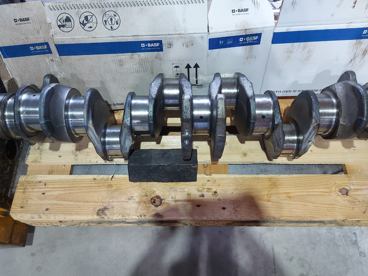 Mercedes Crankshaft OM473 Euro 6 - Zalomený hřídel: obrázek 1 Mercedes Crankshaft OM473 Euro 6 - Zalomený hřídel: obrázek 1