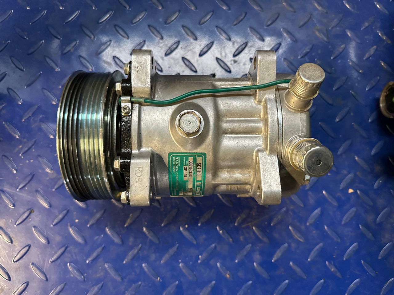 SANDEN S8240 - Kompresor klimatizace pro Nákladní auto: obrázek 3 SANDEN S8240 - Kompresor klimatizace pro Nákladní auto: obrázek 3