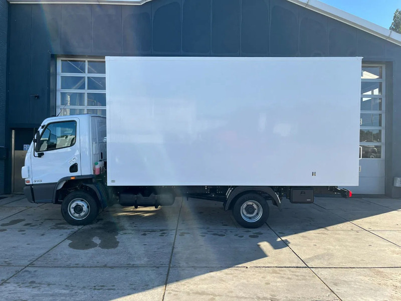 Mercedes-Benz Accelo 915 4x2 Closed Cargo Truck - Skříňový nákladní auto: obrázek 2 Mercedes-Benz Accelo 915 4x2 Closed Cargo Truck - Skříňový nákladní auto: obrázek 2