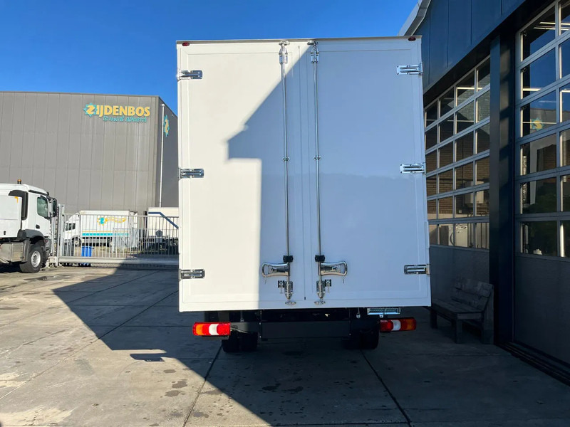 Mercedes-Benz Accelo 915 4x2 Closed Cargo Truck - Skříňový nákladní auto: obrázek 5 Mercedes-Benz Accelo 915 4x2 Closed Cargo Truck - Skříňový nákladní auto: obrázek 5