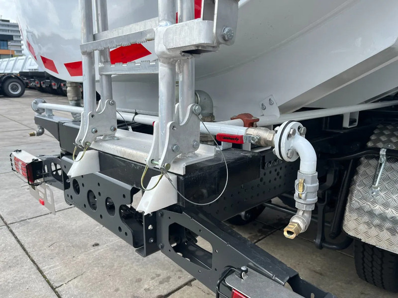 Mercedes-Benz Arocs 3340 6x4 Water Tank Truck leasing Mercedes-Benz Arocs 3340 6x4 Water Tank Truck: obrázek 14