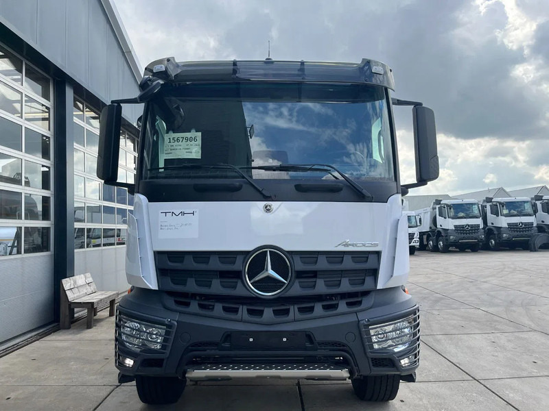 Mercedes-Benz Arocs 3340 6x6 Water Tank Truck - Cisternové vozidlo: obrázek 5 Mercedes-Benz Arocs 3340 6x6 Water Tank Truck - Cisternové vozidlo: obrázek 5