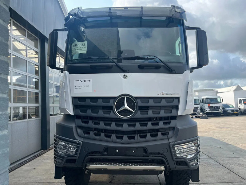 Mercedes-Benz Arocs 3340 A 6x6 Cargo Truck - Plachtový nákladní auto: obrázek 4 Mercedes-Benz Arocs 3340 A 6x6 Cargo Truck - Plachtový nákladní auto: obrázek 4