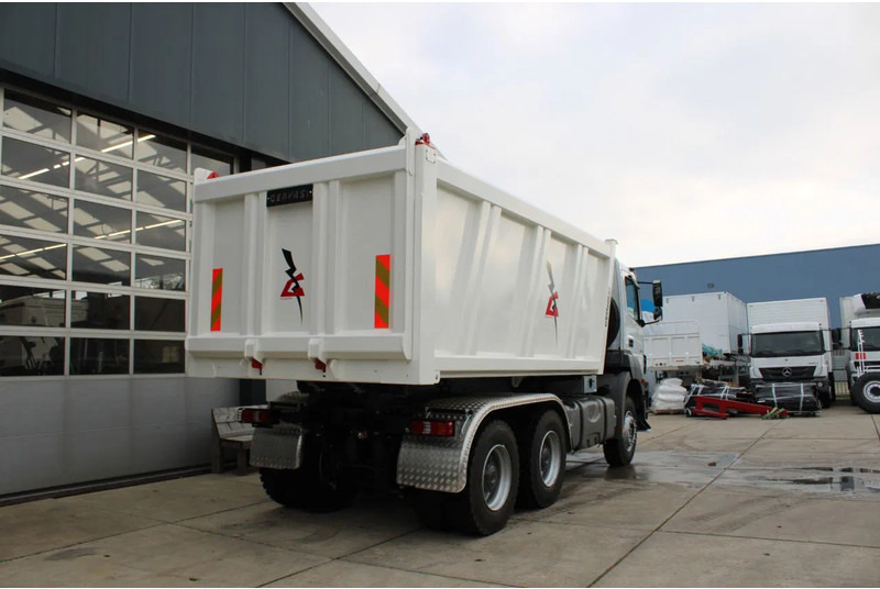 Mercedes-Benz Axor 3344 K 6x4 Tipper Truck - Sklápěč: obrázek 4 Mercedes-Benz Axor 3344 K 6x4 Tipper Truck - Sklápěč: obrázek 4