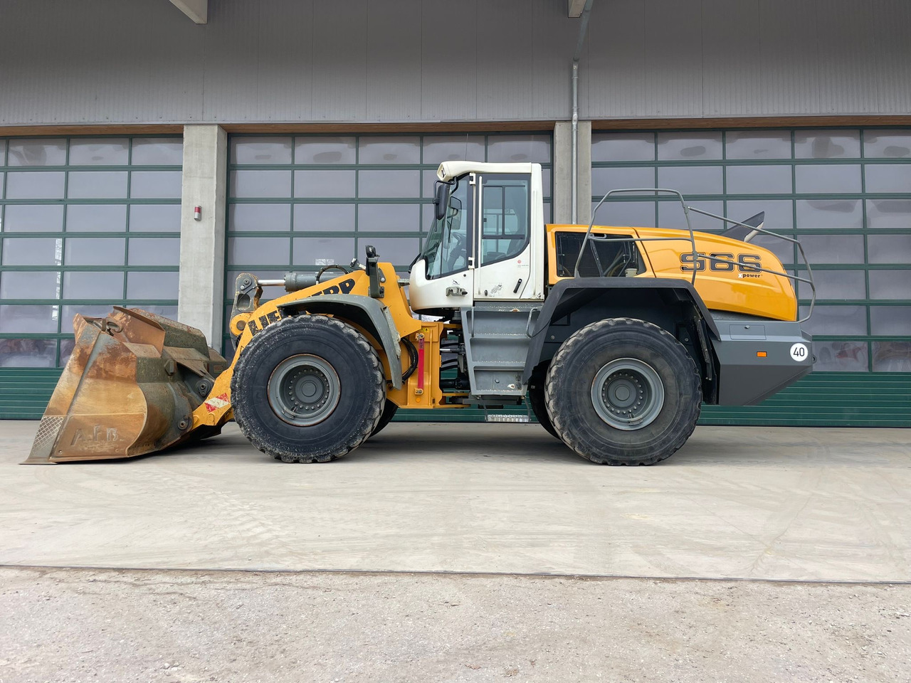 Liebherr L566 - Kolový nakladač: obrázek 1 Liebherr L566 - Kolový nakladač: obrázek 1