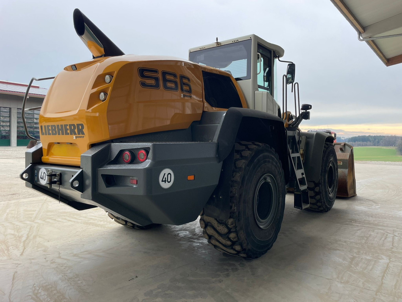 Liebherr L566 - Kolový nakladač: obrázek 4 Liebherr L566 - Kolový nakladač: obrázek 4