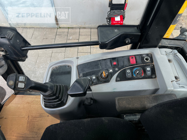 Kolový nakladač Cat 906H: obrázek 19 Kolový nakladač Cat 906H: obrázek 19