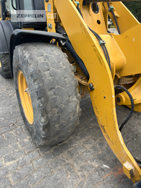 Kolový nakladač Cat 908M: obrázek 15