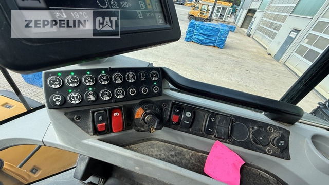 Kolový nakladač Cat 930M: obrázek 11