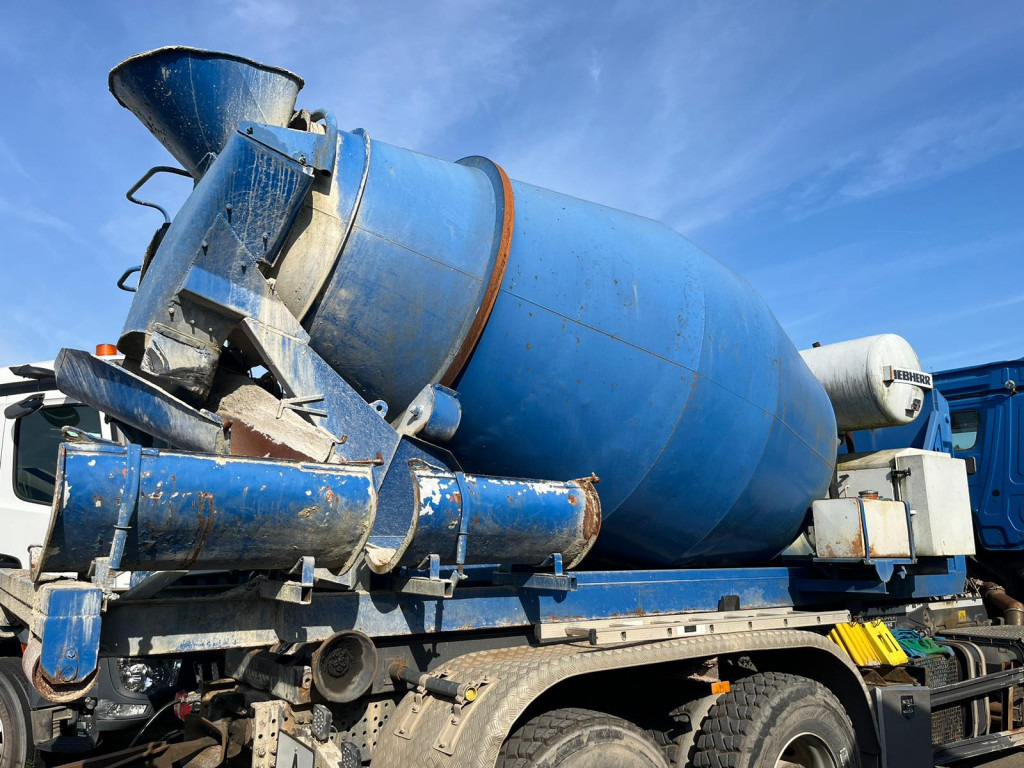 Abrollcontainer Betonmischaufbau mit sep. Motor - Hákový nosič kontejnerů: obrázek 1 Abrollcontainer Betonmischaufbau mit sep. Motor - Hákový nosič kontejnerů: obrázek 1