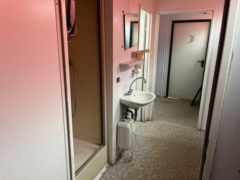 Abrollcontainer Containeranlage für Asbestsanierung - Hákový nosič kontejnerů: obrázek 3 Abrollcontainer Containeranlage für Asbestsanierung - Hákový nosič kontejnerů: obrázek 3