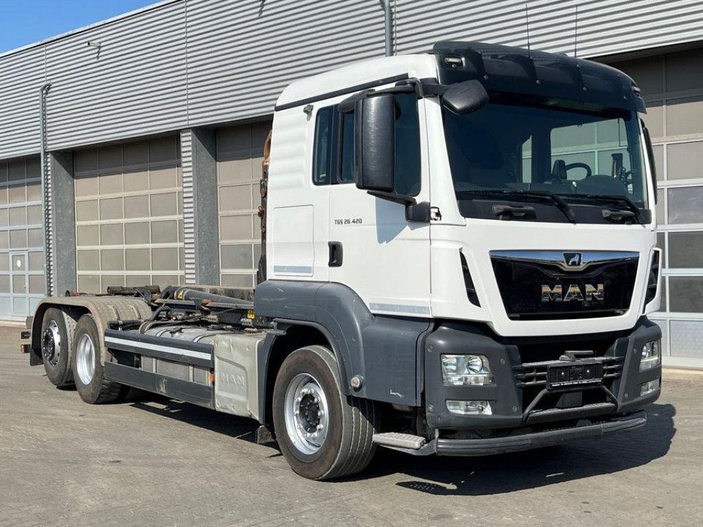 MAN TG-S 26.420/6x2 Abrollkipper - Hákový nosič kontejnerů: obrázek 2 MAN TG-S 26.420/6x2 Abrollkipper - Hákový nosič kontejnerů: obrázek 2