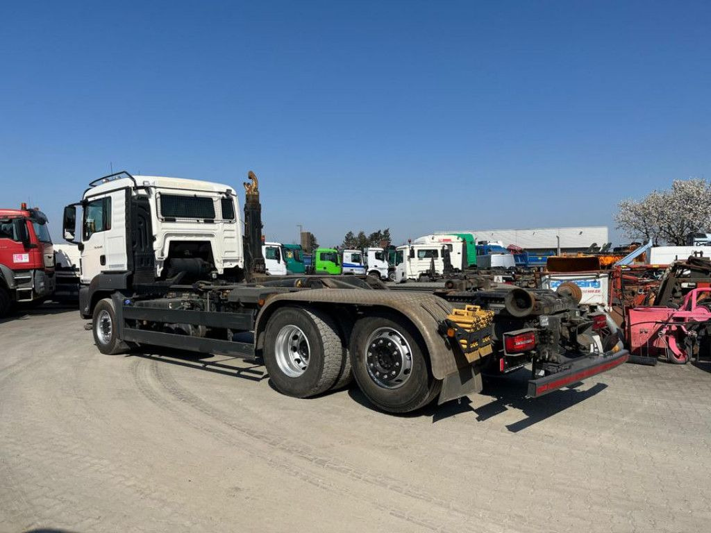 MAN TG-S 26.420/6x2 Abrollkipper - Hákový nosič kontejnerů: obrázek 3 MAN TG-S 26.420/6x2 Abrollkipper - Hákový nosič kontejnerů: obrázek 3