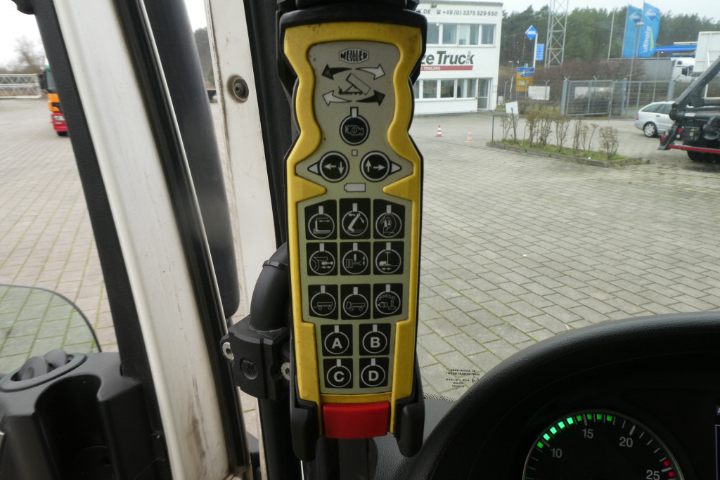 MAN TG-S 26.420 6x2 Abrollkipper - Hákový nosič kontejnerů: obrázek 2 MAN TG-S 26.420 6x2 Abrollkipper - Hákový nosič kontejnerů: obrázek 2