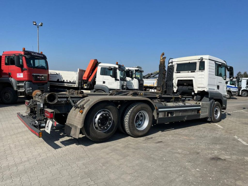MAN TG-S 26.420/6x2 Abrollkipper - Hákový nosič kontejnerů: obrázek 4 MAN TG-S 26.420/6x2 Abrollkipper - Hákový nosič kontejnerů: obrázek 4