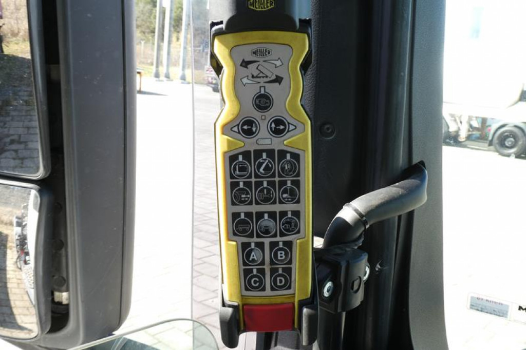 MAN TG-S 35.480 8x4 BL Abrollkipper mit Kran Penz-15L9.80+Meiller RK 30.60L  Lenk-Lift Achse - Hákový nosič kontejnerů, Auto s hydraulickou rukou: obrázek 3 MAN TG-S 35.480 8x4 BL Abrollkipper mit Kran Penz-15L9.80+Meiller RK 30.60L  Lenk-Lift Achse - Hákový nosič kontejnerů, Auto s hydraulickou rukou: obrázek 3