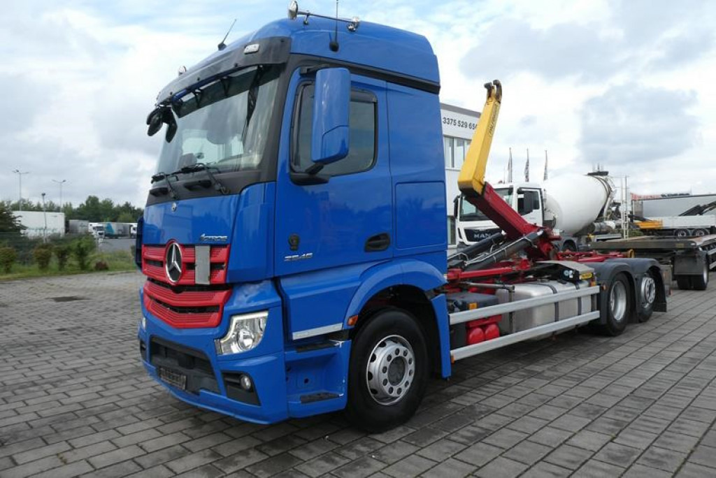 MERCEDES-BENZ Actros neu 2546 L 6x2 Abrollkipper Lenk-Lift Achse - Hákový nosič kontejnerů: obrázek 1 MERCEDES-BENZ Actros neu 2546 L 6x2 Abrollkipper Lenk-Lift Achse - Hákový nosič kontejnerů: obrázek 1