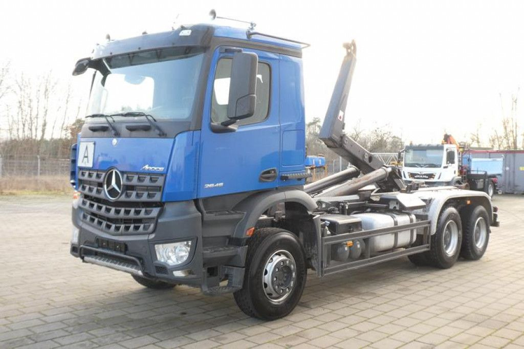 Mercedes-Benz Arocs 2645 K 6x4 Abrollkipper Meiller deutsch to - Hákový nosič kontejnerů: obrázek 1 Mercedes-Benz Arocs 2645 K 6x4 Abrollkipper Meiller deutsch to - Hákový nosič kontejnerů: obrázek 1