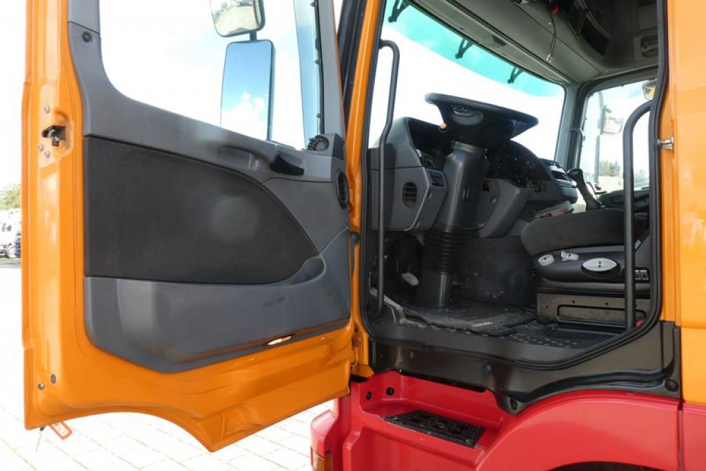 MERCEDES-BENZ Actros 4160 SLT 8x4 4 SZM TITAN -155to.-!! - Tahač: obrázek 2 MERCEDES-BENZ Actros 4160 SLT 8x4 4 SZM TITAN -155to.-!! - Tahač: obrázek 2