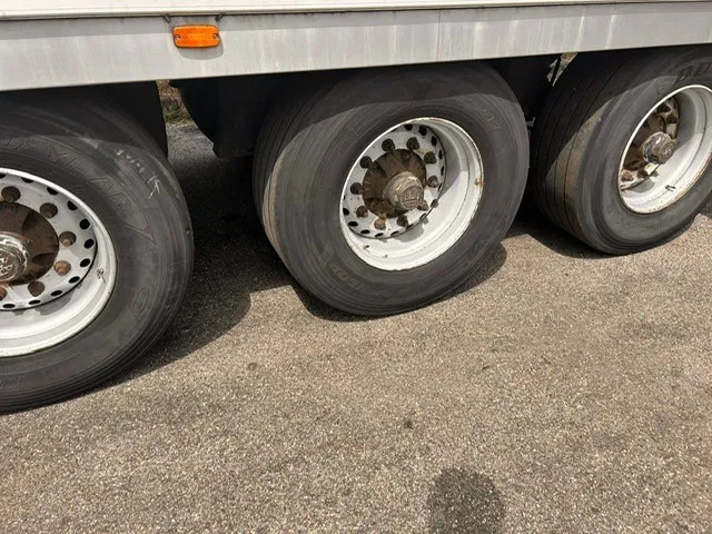 Chereau koelvries met thermo king SL200e - Chladírenský návěs: obrázek 4 Chereau koelvries met thermo king SL200e - Chladírenský návěs: obrázek 4
