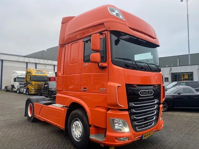 DAF XF 460 super space cab , euro 6, showtruck - Tahač: obrázek 2 DAF XF 460 super space cab , euro 6, showtruck - Tahač: obrázek 2