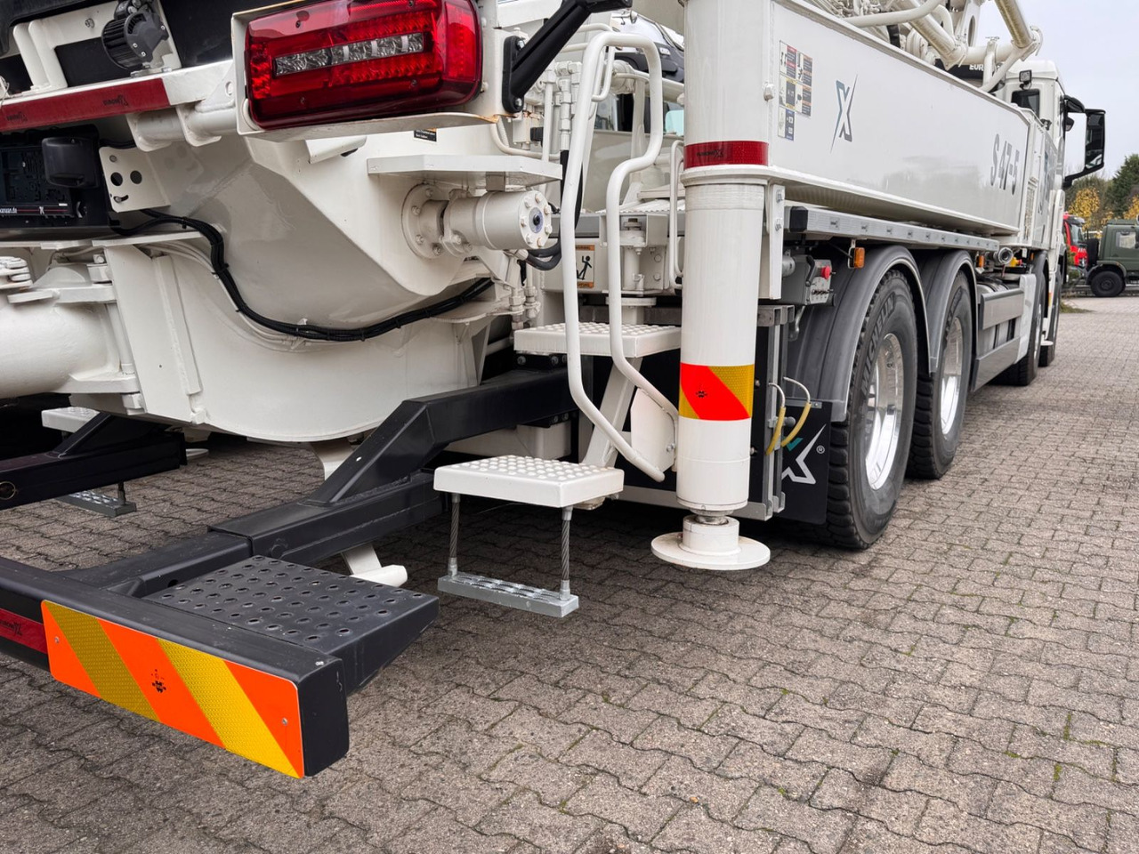 Autočerpadlo MAN 35.510 TGS Betonpumpe S47-5 47meter NEW: obrázek 9 Autočerpadlo MAN 35.510 TGS Betonpumpe S47-5 47meter NEW: obrázek 9