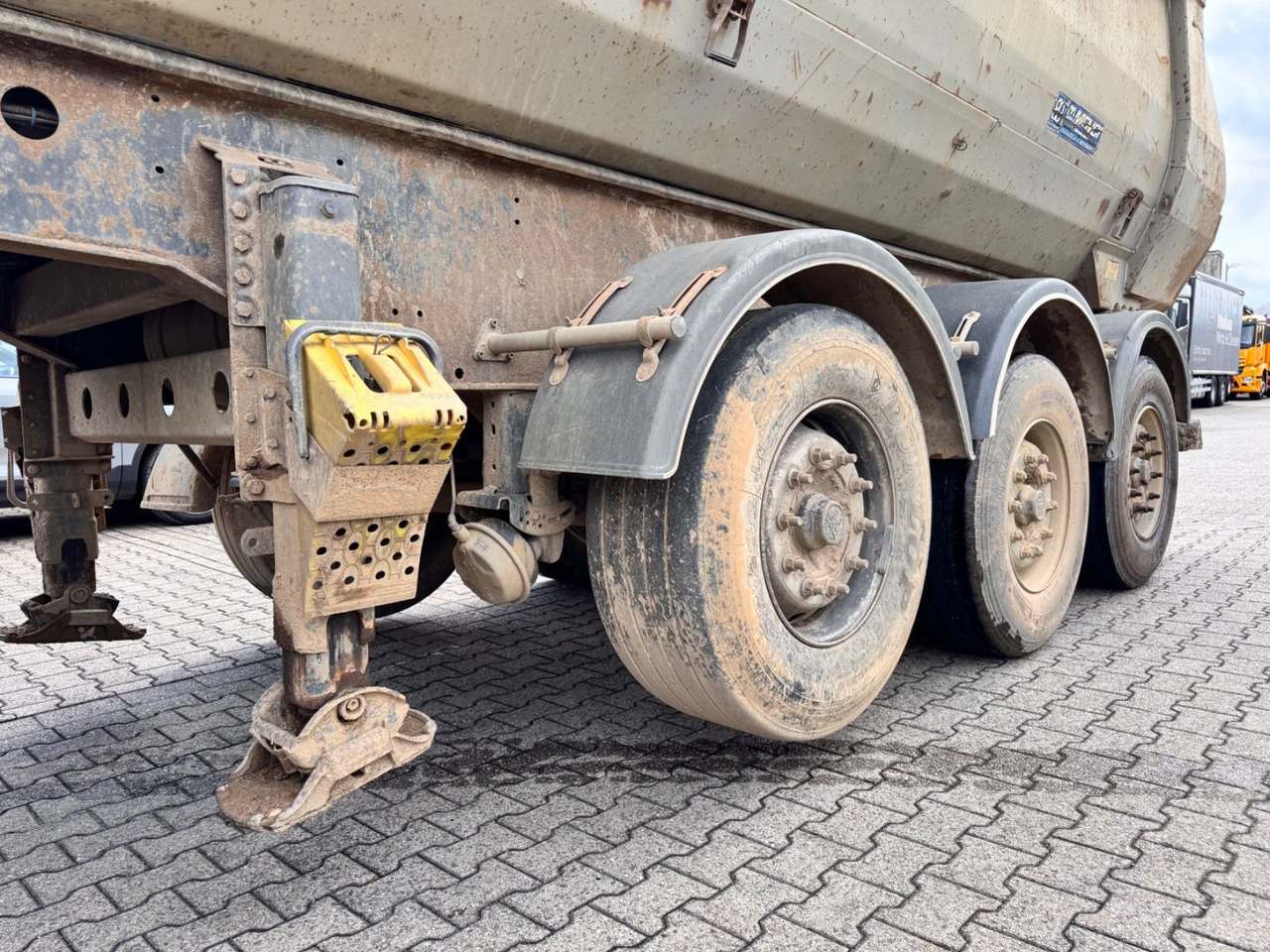 Menci SA700R Kipper Mulde 27m³ Lift Stahl 3 Stück - Sklápěcí návěs: obrázek 4 Menci SA700R Kipper Mulde 27m³ Lift Stahl 3 Stück - Sklápěcí návěs: obrázek 4