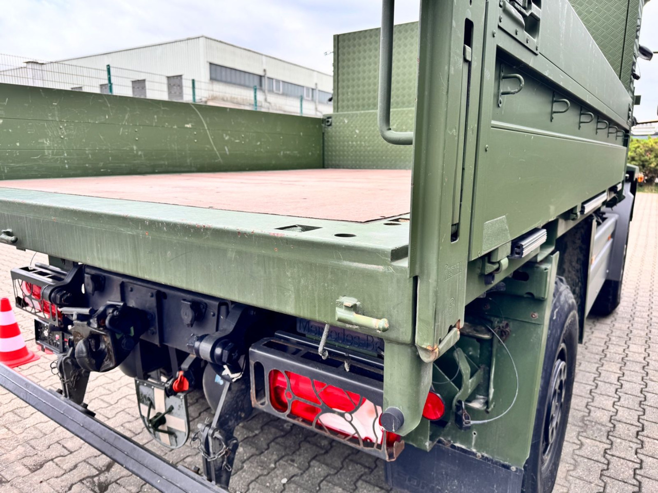 Mercedes-Benz 1018 Atego 4x4 Allrad Camper - Dodávka valník: obrázek 5 Mercedes-Benz 1018 Atego 4x4 Allrad Camper - Dodávka valník: obrázek 5