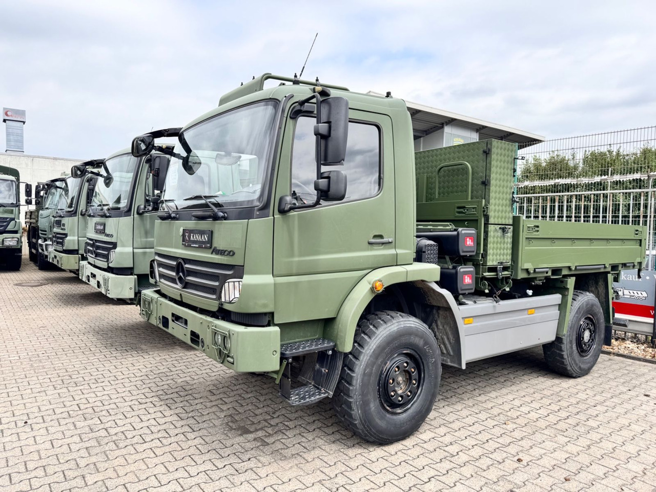 Mercedes-Benz 1018 Atego 4x4 Allrad Miltär Camper Expedition - Kontejnérový podvozek/ Výměnná nástavba: obrázek 1 Mercedes-Benz 1018 Atego 4x4 Allrad Miltär Camper Expedition - Kontejnérový podvozek/ Výměnná nástavba: obrázek 1