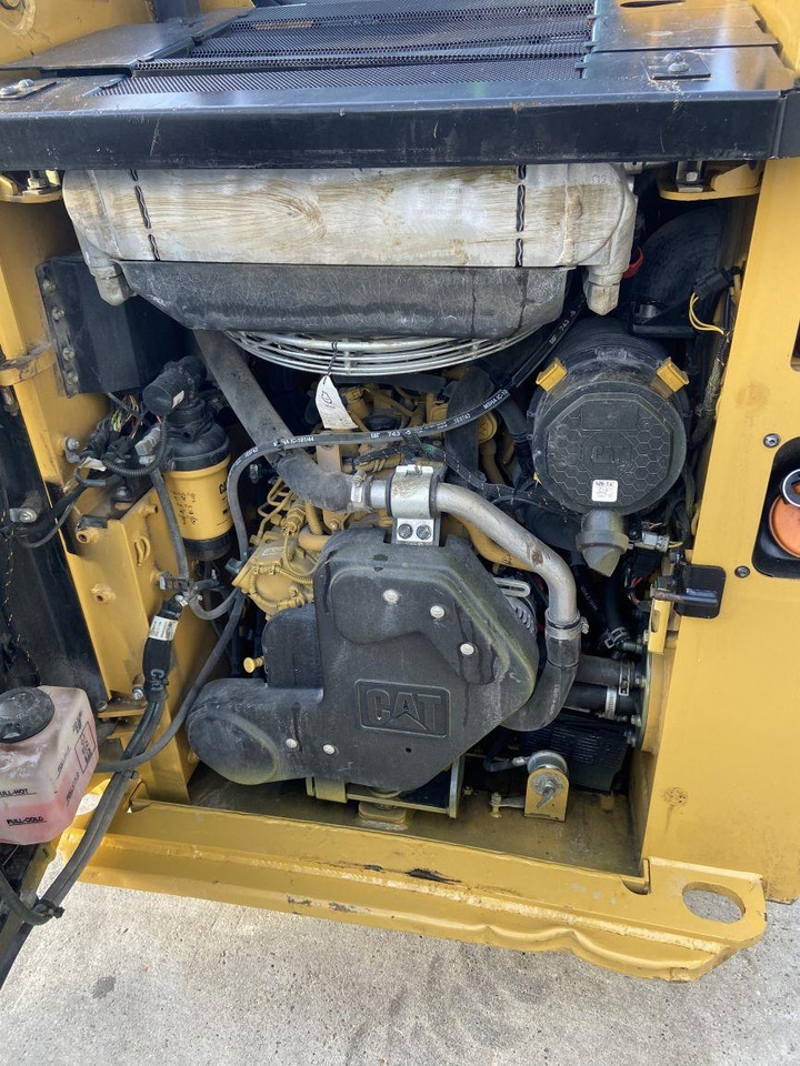 CAT 226 D3 (5867) - Smykový nakladač: obrázek 5 CAT 226 D3 (5867) - Smykový nakladač: obrázek 5