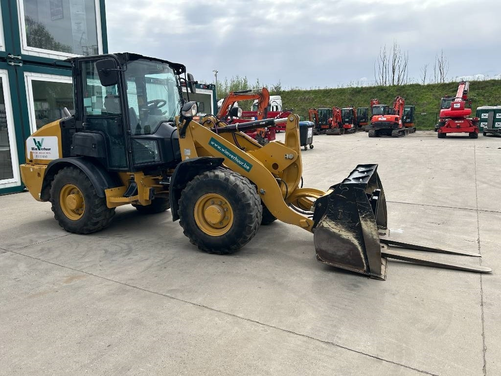 CAT 906 - Smykový nakladač: obrázek 4 CAT 906 - Smykový nakladač: obrázek 4