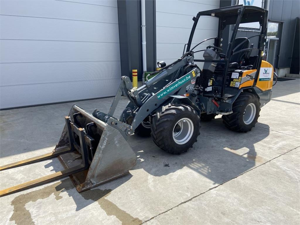 GiANT G2700 Xtra HD (6436) - Kloubový nakladač: obrázek 2 GiANT G2700 Xtra HD (6436) - Kloubový nakladač: obrázek 2