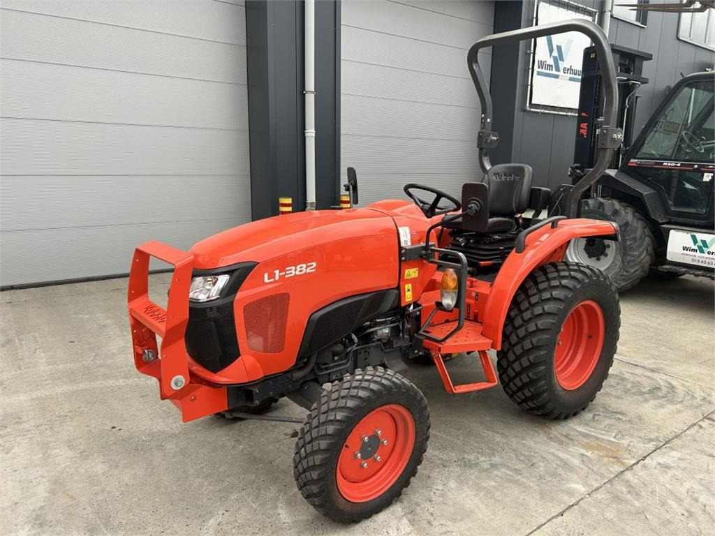 Kubota L1-382 (7325) - Komunální traktor: obrázek 1 Kubota L1-382 (7325) - Komunální traktor: obrázek 1