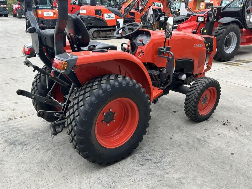 Kubota L1-382 (7325) - Komunální traktor: obrázek 4 Kubota L1-382 (7325) - Komunální traktor: obrázek 4