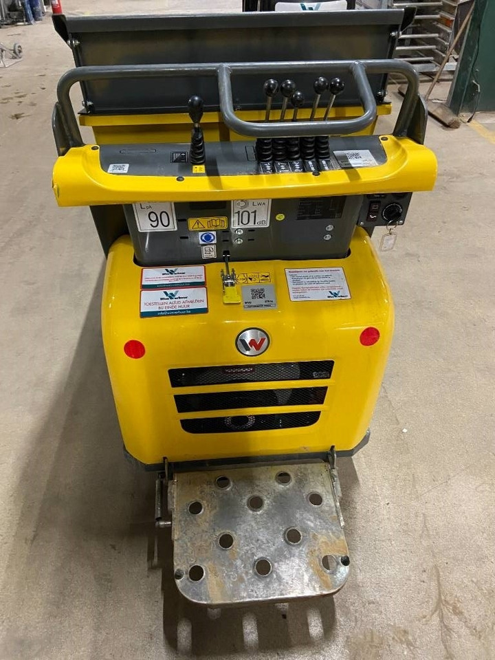 Wacker Neuson DT 08 - Mini-sklápěčka: obrázek 4 Wacker Neuson DT 08 - Mini-sklápěčka: obrázek 4