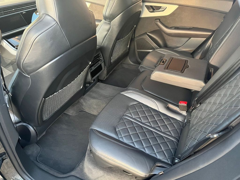 Audi Q8 50 TDI quattro tiptronic 22 Zoll*3xSline*Pano - SUV: obrázek 4 Audi Q8 50 TDI quattro tiptronic 22 Zoll*3xSline*Pano - SUV: obrázek 4