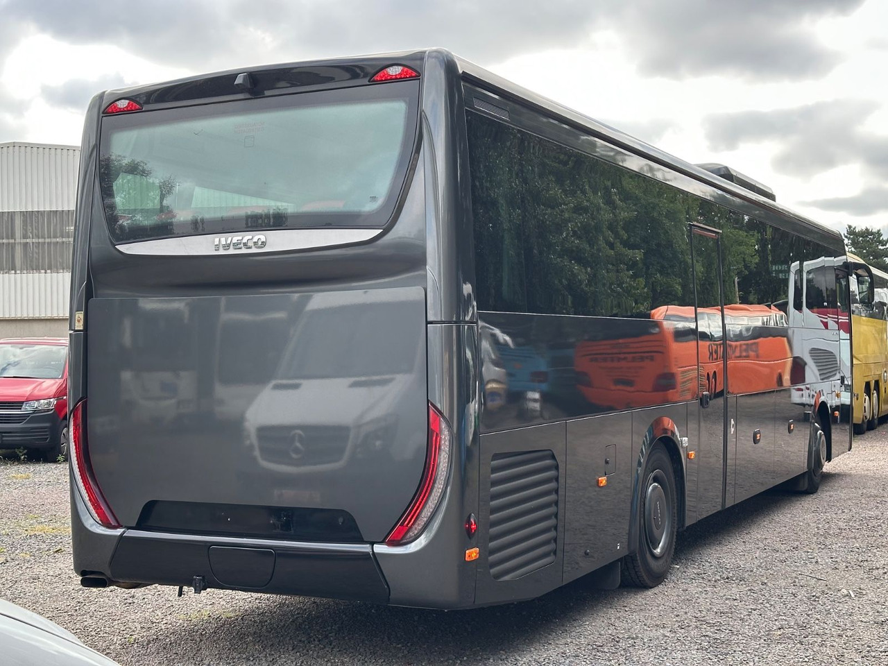 Iveco EVADYS H (55 Sitze*Schalt*176 tKm) - Minibus, Mikrobus: obrázek 2 Iveco EVADYS H (55 Sitze*Schalt*176 tKm) - Minibus, Mikrobus: obrázek 2