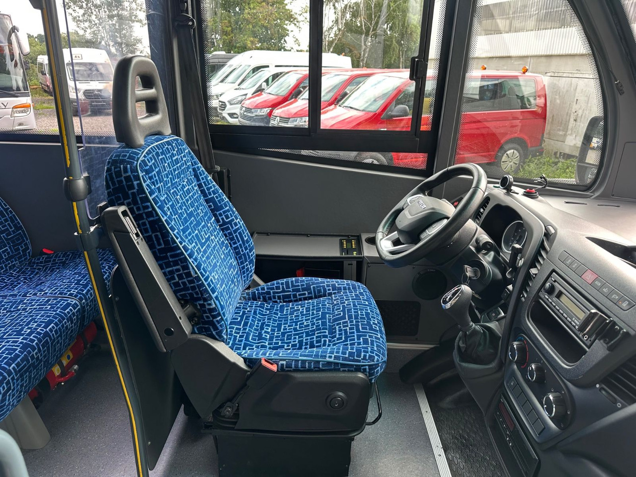 Iveco Rapido 70C18 (wenig Km*7.2t*33 Sitze) Rosero - Minibus, Mikrobus: obrázek 4 Iveco Rapido 70C18 (wenig Km*7.2t*33 Sitze) Rosero - Minibus, Mikrobus: obrázek 4