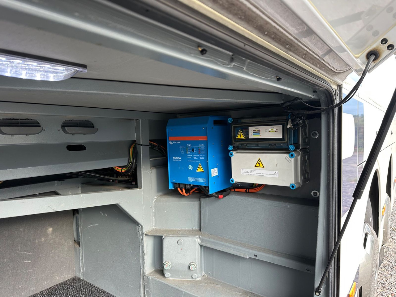 Mercedes-Benz Tourismo O350 17 RHD-L (60 Sitze*341.tKM*DE*TOP) - Turistický autobus: obrázek 5 Mercedes-Benz Tourismo O350 17 RHD-L (60 Sitze*341.tKM*DE*TOP) - Turistický autobus: obrázek 5